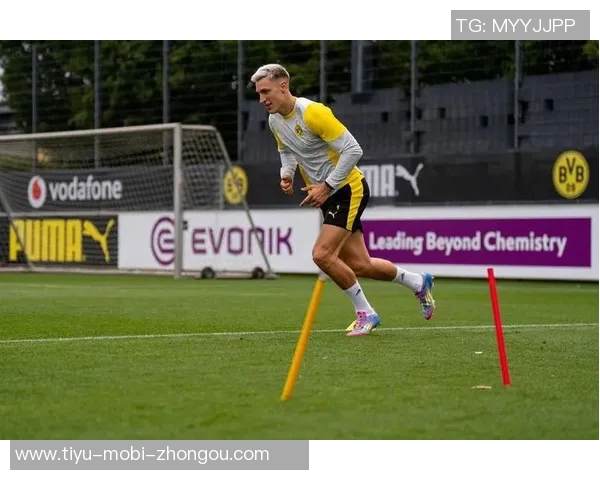 施洛特贝克对替补队友发声批评:仅踢三十分钟却未全力以赴令人失望 施洛特贝克对替补队友发声批评:仅踢三十分钟却未全力以赴令人失望