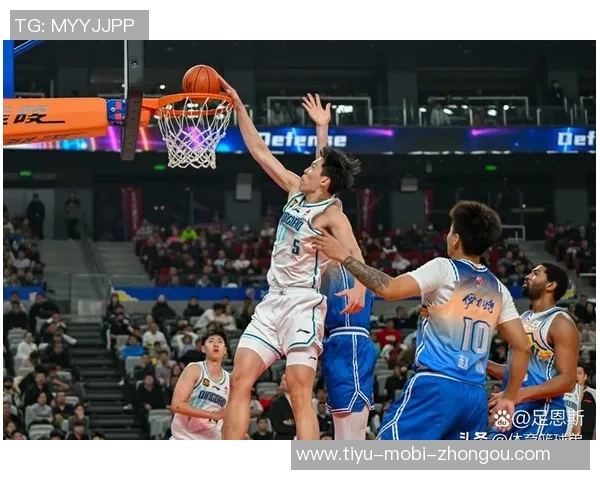 杨瀚森17分钟内积极出手11次展现随时助力球队的拼搏精神 杨瀚森17分钟内积极出手11次展现随时助力球队的拼搏精神