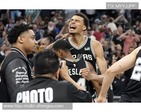 马刺对阵国王卡斯尔因左臀部伤势缺席本场比赛