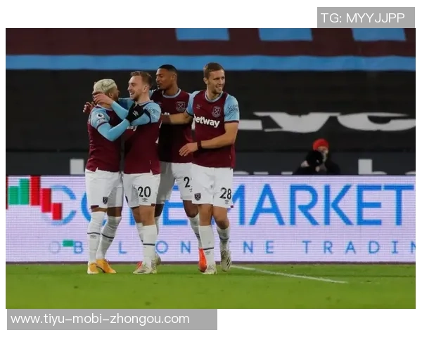 曼联全队提前抵达埃兰路球场备战客战利兹联赛事 曼联全队提前抵达埃兰路球场备战客战利兹联赛事