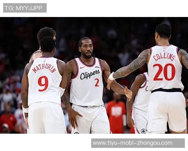 伦纳德全能表现助球队获胜17投9中轻松斩获28分5篮板2助攻1抢断1盖帽 伦纳德全能表现助球队获胜17投9中轻松斩获28分5篮板2助攻1抢断1盖帽